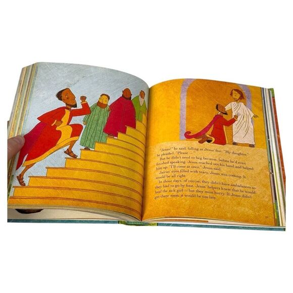 Jesus‎ Storybook Bible: Every Story Whispers His Name - Picture 5 of 5